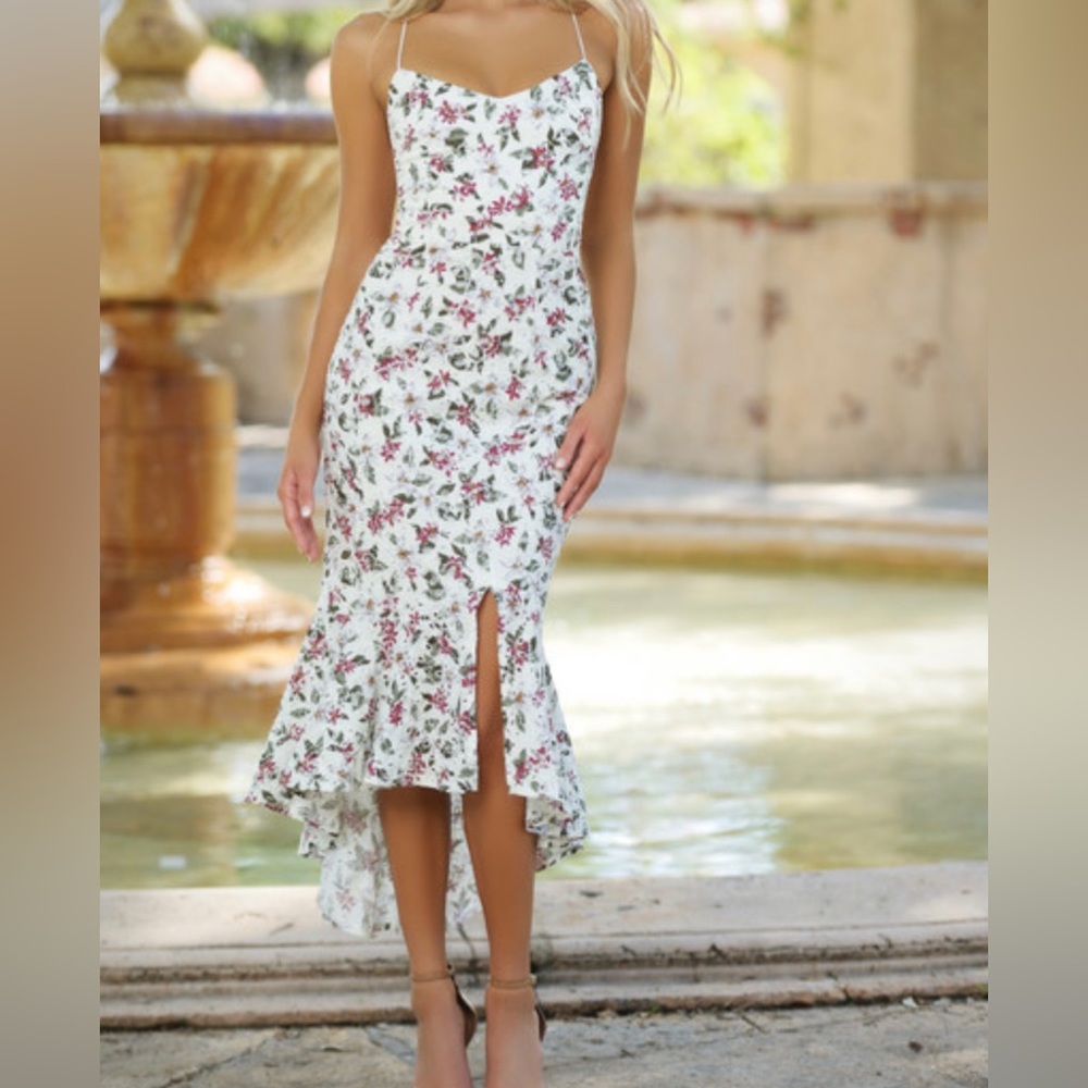 MICHAELA DRESS- FLORAL
Lady Black Tie